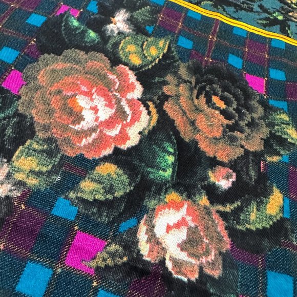 Beautiful Vintage Cottagecore Watercolor look Floral design Fringed edges - Picture 3 of 7